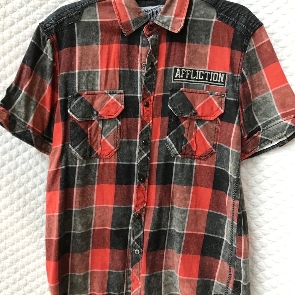 Men’s short sleeve button down Affliction shirt.